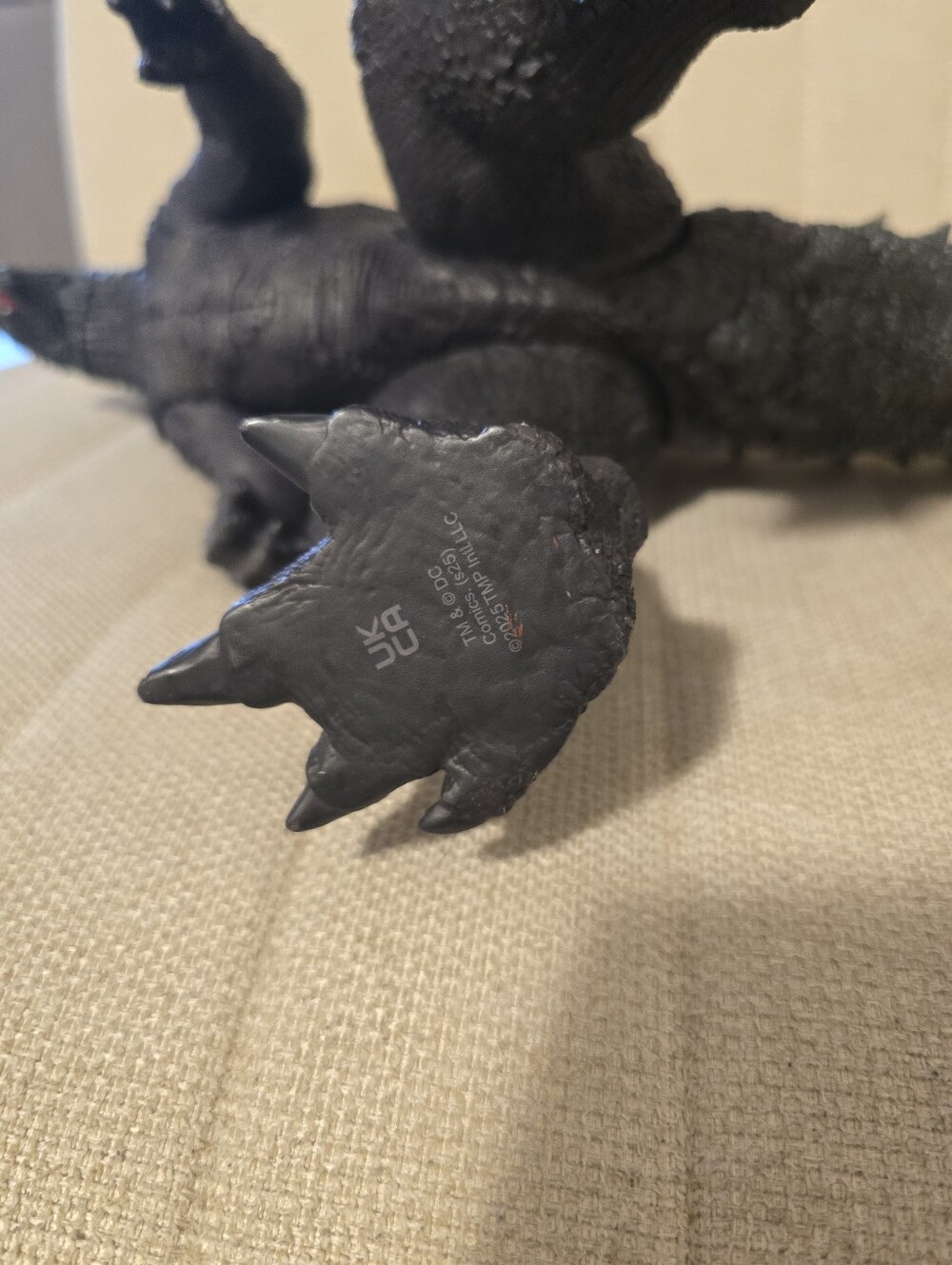 Large Godzilla Figure - Picture 5 of 8